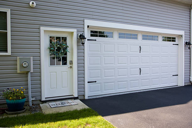 24/7 Emergency Garage Door Panel Replacement experts in Chapel Hill, TN